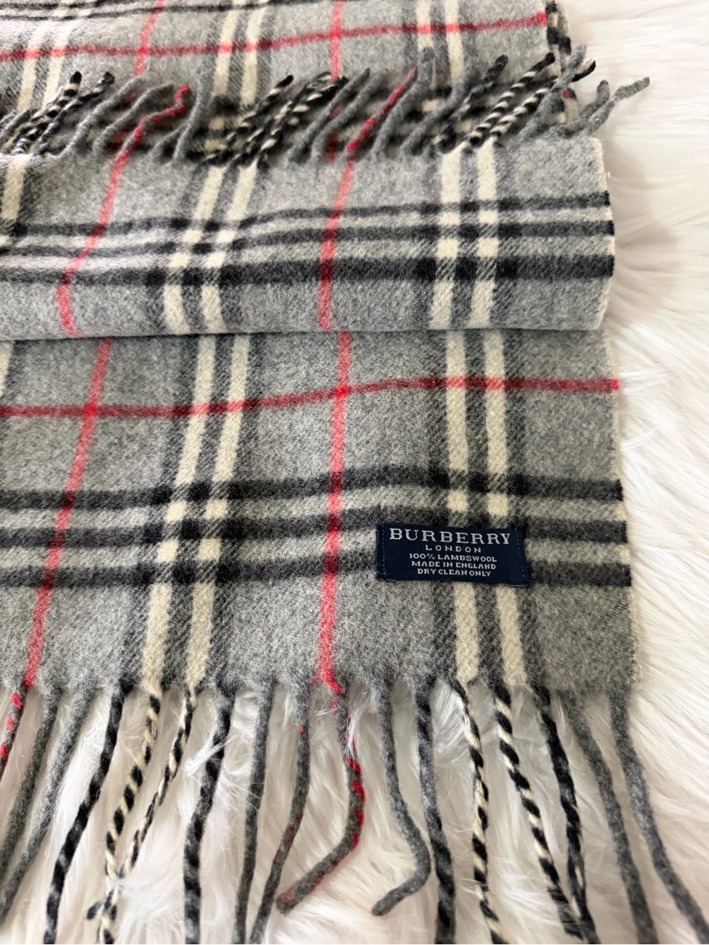 Burberry London Lambwool Throw/ Shawl Scarf. - Picture 4 of 14